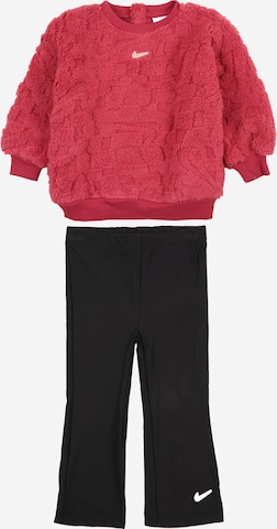 Nike Sportswear Set in Red: front