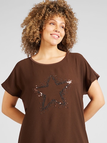 T-shirt 'LOUISA' ONLY Carmakoma en marron