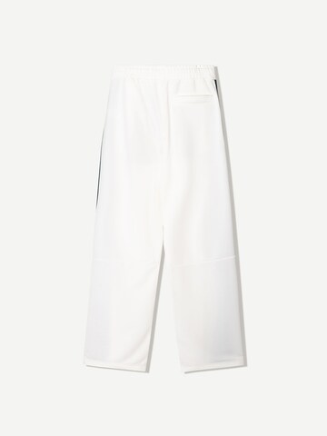 Loosefit Pantaloni di Bershka in bianco