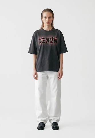 Vertere Berlin Shirt in Black: front