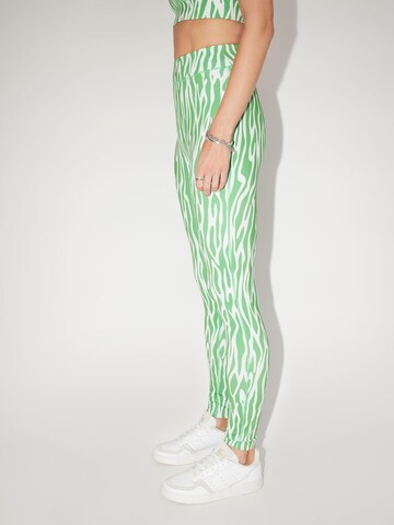 Skinny Pantaloni sportivi 'Aylin' di LeGer by Lena Gercke in verde: lato