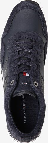 TOMMY HILFIGER Sneaker in Blau