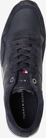 TOMMY HILFIGER Sneakers laag in Blauw