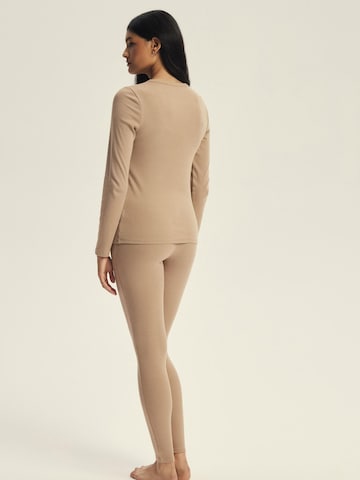 Maglietta 'Figurbetontes Ripp-Langarmshirt aus Viskosemix, Jody 2' di ESOTIQ in beige