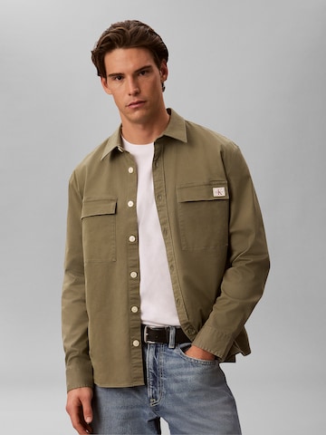 Coupe regular Chemise Calvin Klein Jeans en vert : devant