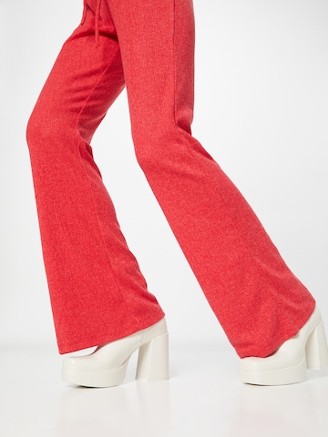 NLY by Nelly Bootcut Hose in Rot