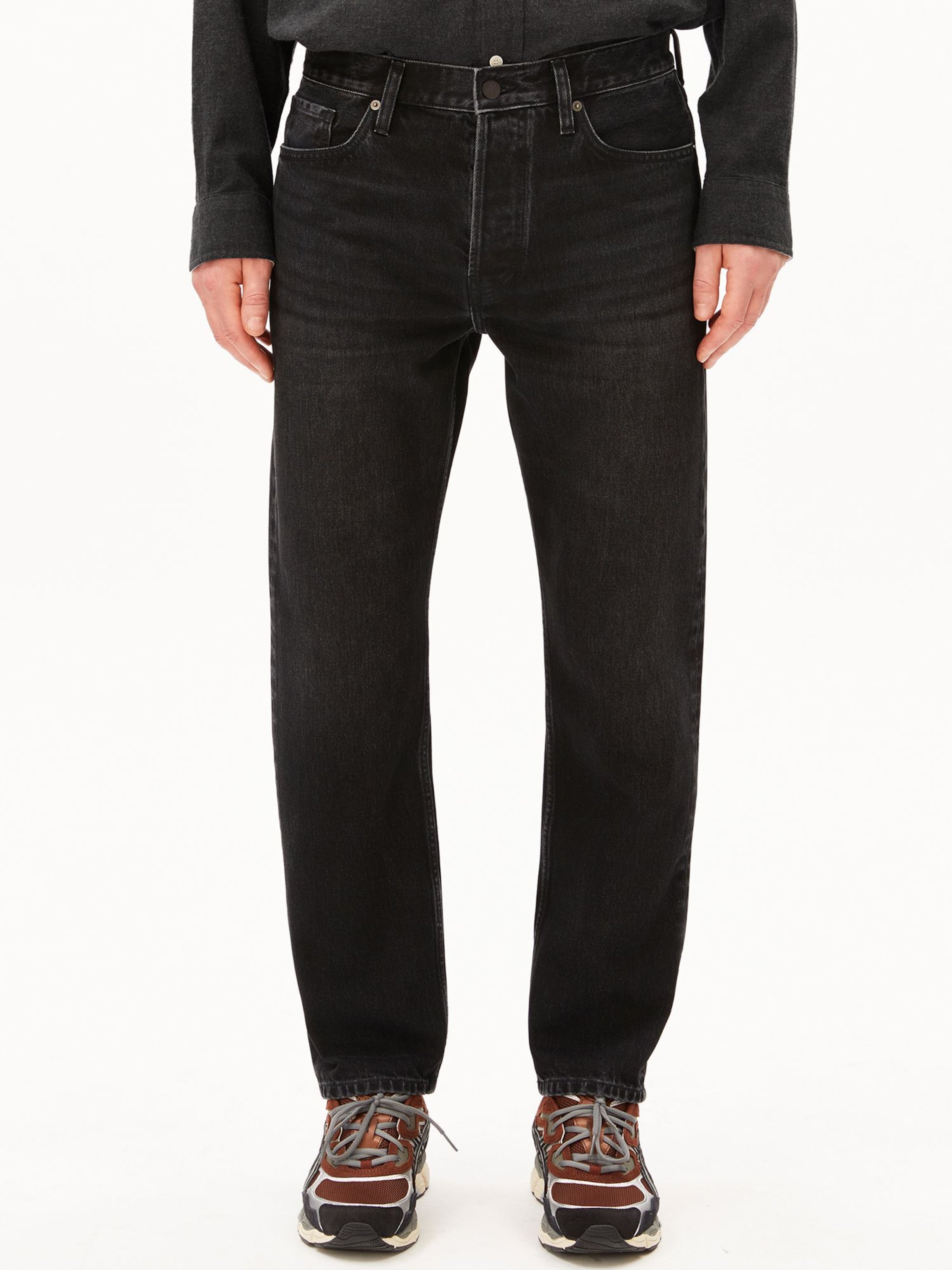 ARMEDANGELS Regular Jeans in Zwart: voorkant