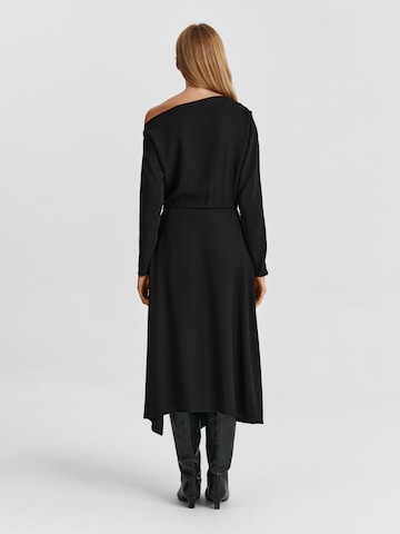 Rochie de la TATUUM pe negru