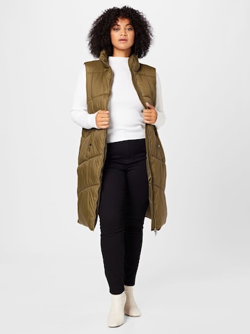 Gilet 'Uppsala' Vero Moda Curve en vert : devant