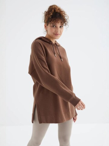Tommy Life Sweatshirt in Brown