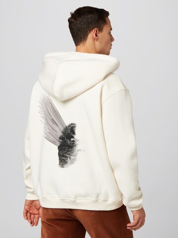 ABOUT YOU x Rewinside - Sudadera 'Leo' en blanco