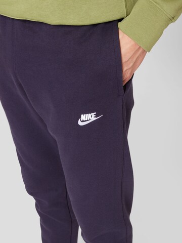 Nike Sportswear Tapered Trousers 'Club Fleece' in Purple