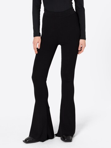 évasé Pantalon 'Calajero' Essentiel Antwerp en noir : devant