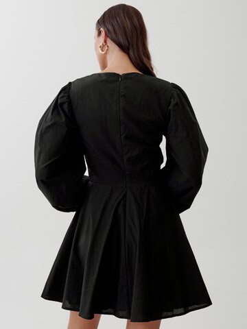 Robe 'ARIYAH' Tussah en noir : derrière