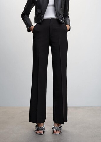 Regular Pantalon à plis 'Hailey' MANGO en noir : devant