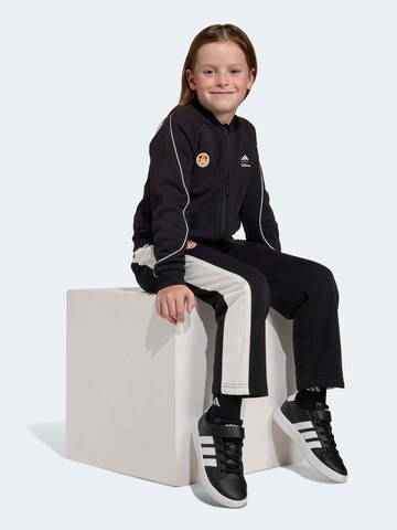 ADIDAS SPORTSWEAR Szabványos Sportnadrágok - fekete