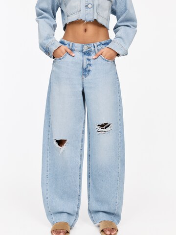 Pull&Bear Lużny krój Jeansy w kolorze niebieski: przód
