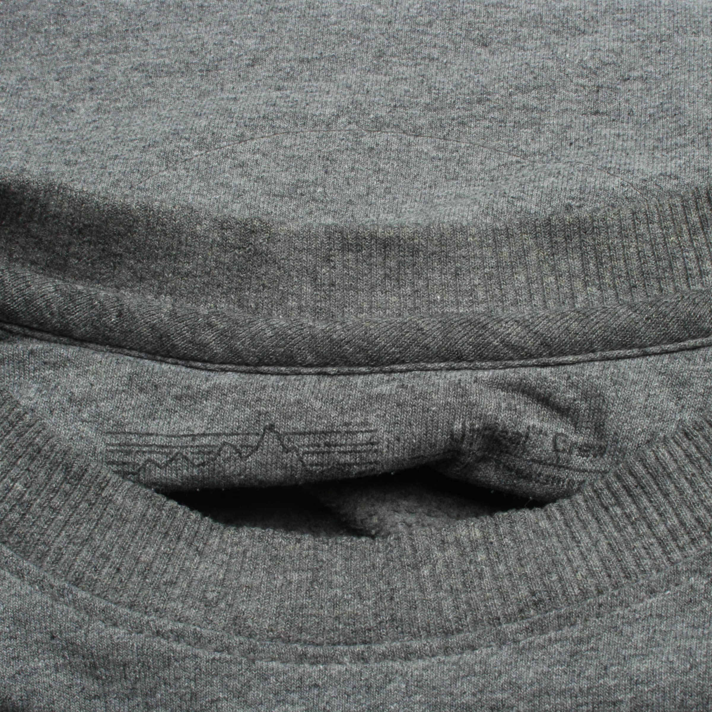 PATAGONIA Sweatshirt & Zip-Up Hoodie in M in Grey