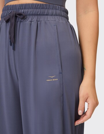 VENICE BEACH Tapered Sporthose in Blau