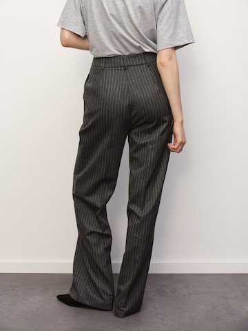RÆRE by Lorena Rae Regular Pantalon 'Fabrice' in Grijs