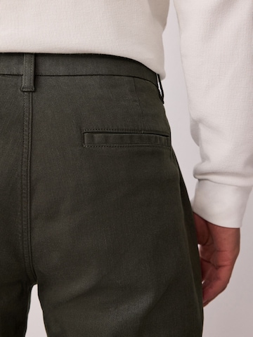 Next Regular Chino 'Motionflex' in Groen