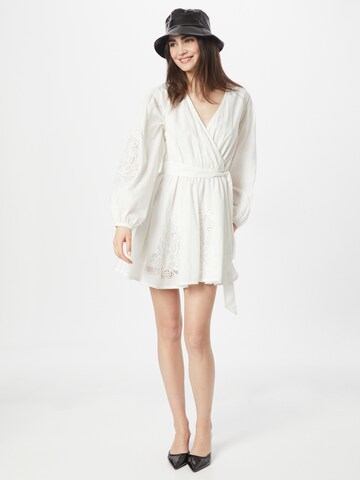 Robe River Island en blanc