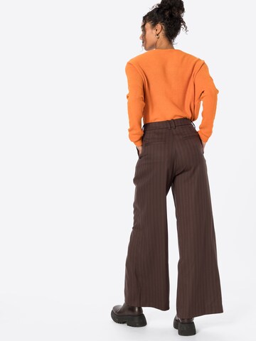 WEEKDAY Wide leg Pleat-Front Pants 'Indy' in Brown