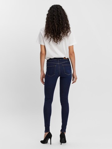 VERO MODA Skinny Jeans 'Lux' in Blauw