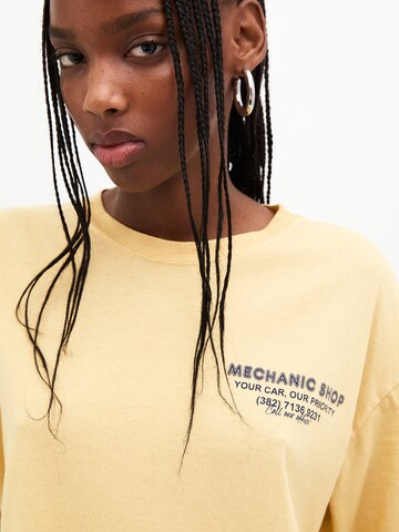 Tricou de la Pull&Bear pe galben