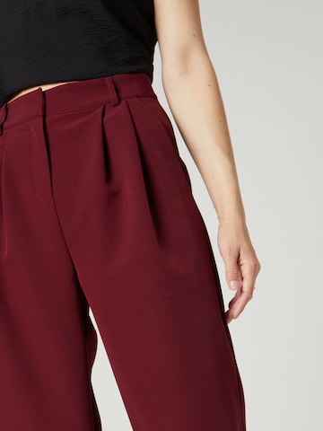 Guido Maria Kretschmer Women Loose fit Trousers with creases 'INKA' in Red