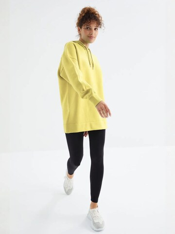 Tommy Life Sweatshirt in Yellow
