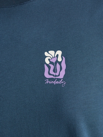 Maglietta 'Square Flowers' di Iriedaily in blu