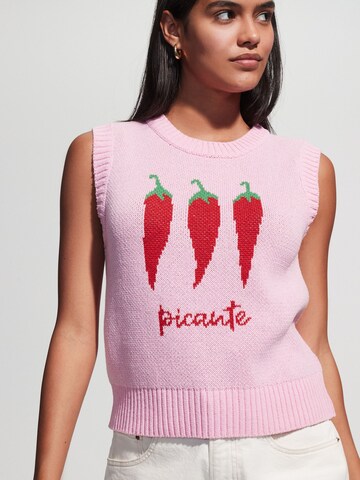 Top brodat 'Chilli Pepper' de la Next pe roz: față