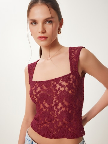 Haut Happiness İstanbul en rouge