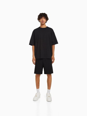 Bershka Loosefit Shorts in Schwarz