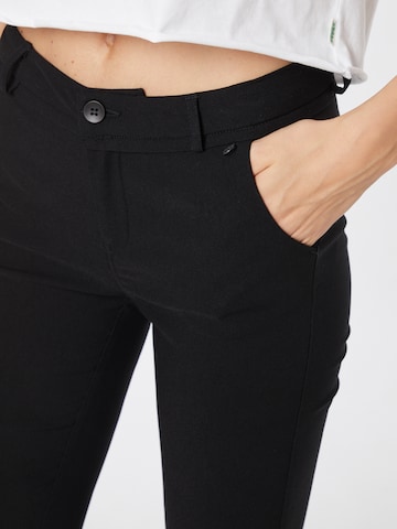 Coupe slim Pantalon 'Carma' minus en noir