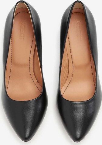 Kazar Pumps in Black