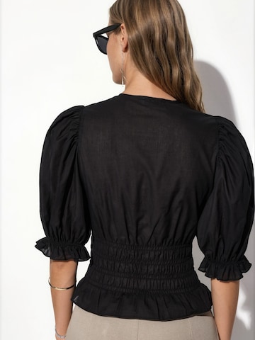 Busem Blouse in Black