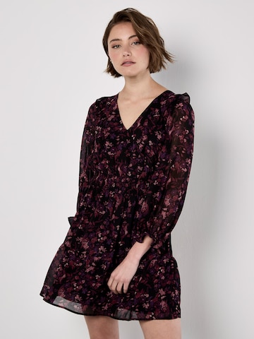 Robe Apricot en rouge : devant