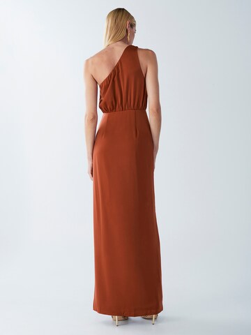 Robe de soirée 'Dusty' BWLDR en orange : derrière