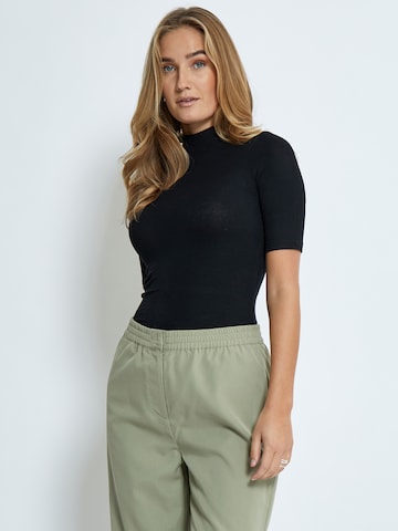 minus T-Shirt 'Milli' in Schwarz: Vorderseite