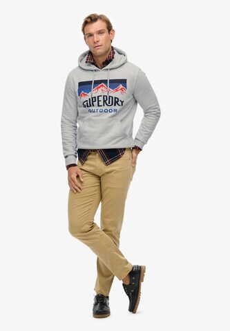 Sweat-shirt 'Mountain' Superdry en gris