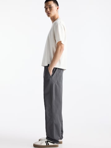 Pull&Bear Regular Trousers in Grey