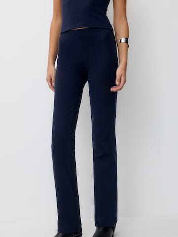 évasé Pantalon Pull&Bear en bleu