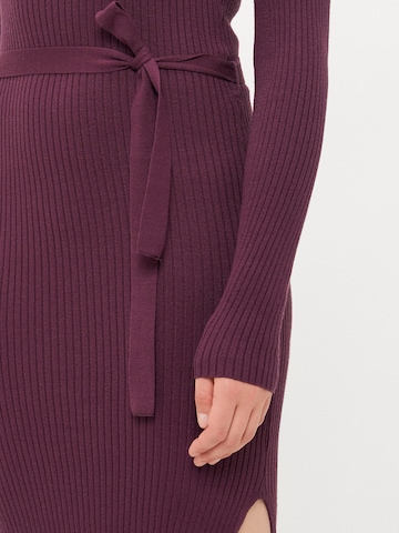 Vero Moda Tall Sukienka z dzianiny 'VMSABA' w kolorze czerwony