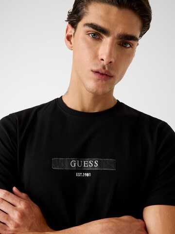 GUESS - Camiseta en negro