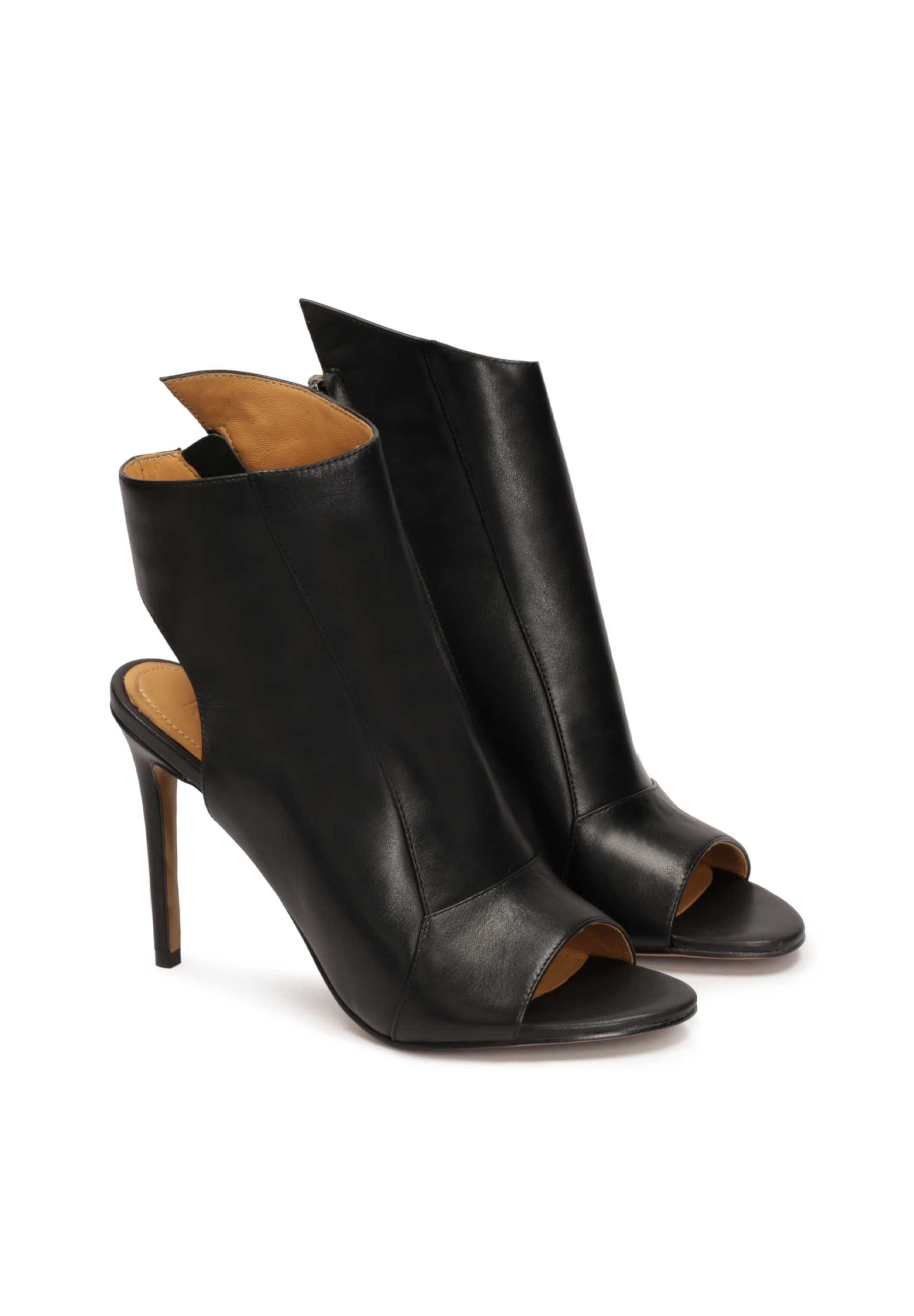 Kazar High front pumps in Black