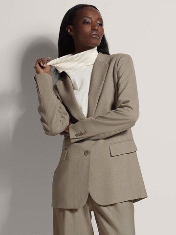 MADELEINE Blazer in Braun: Vorderseite