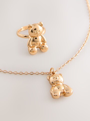 Set de la Next pe auriu