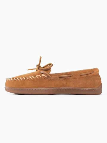 Minnetonka - Mocassins 'Pileline hardsole' em castanho